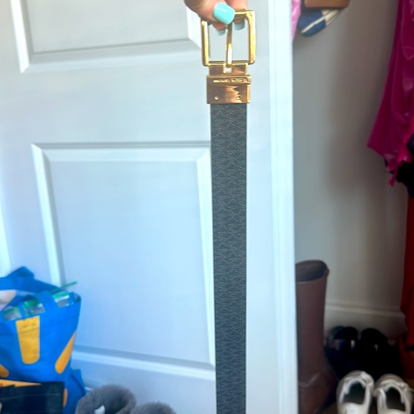 New REVERSIBLE Michael Kors belt WHITE/BLACK with MK motif and GOLD hardware s/m - Picture 5 of 5